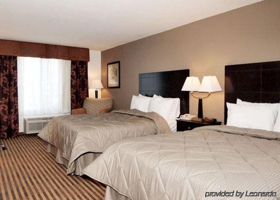 Comfort Inn & Suites Near Bethel College Newton Room photo